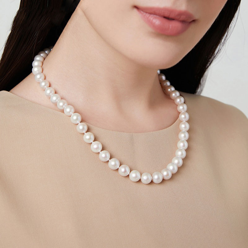Large Pearl Necklace by Notteluna