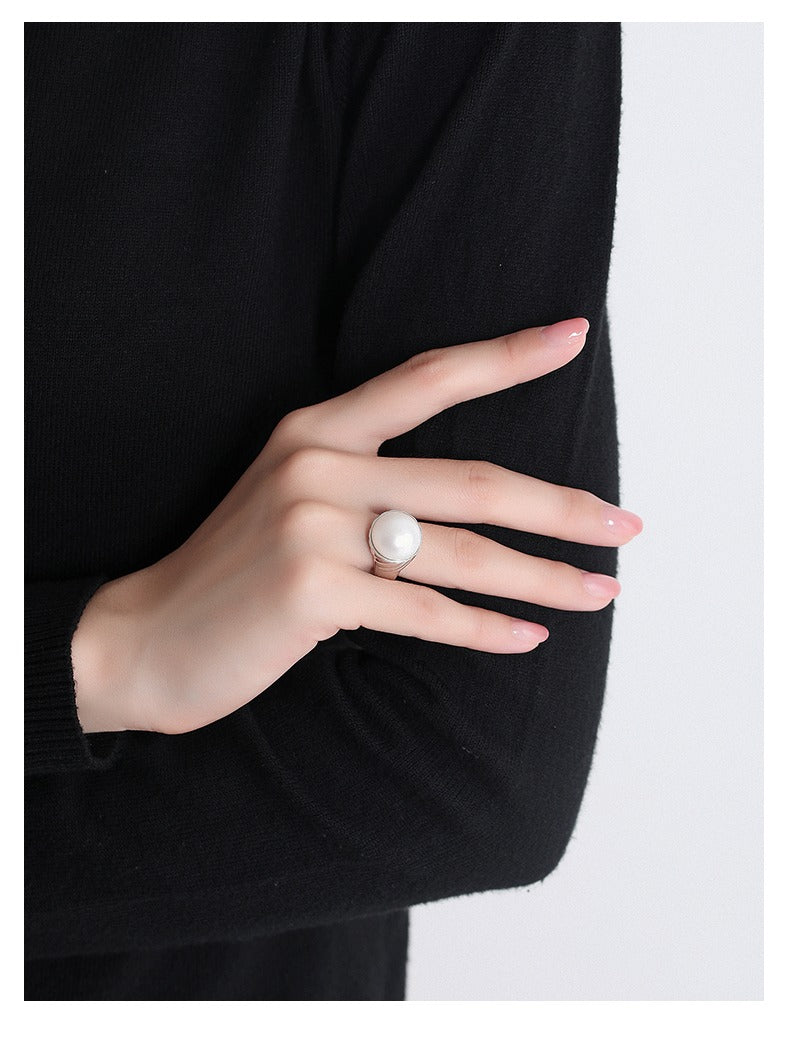 Grandi Pearl Silver Ring by Notteluna