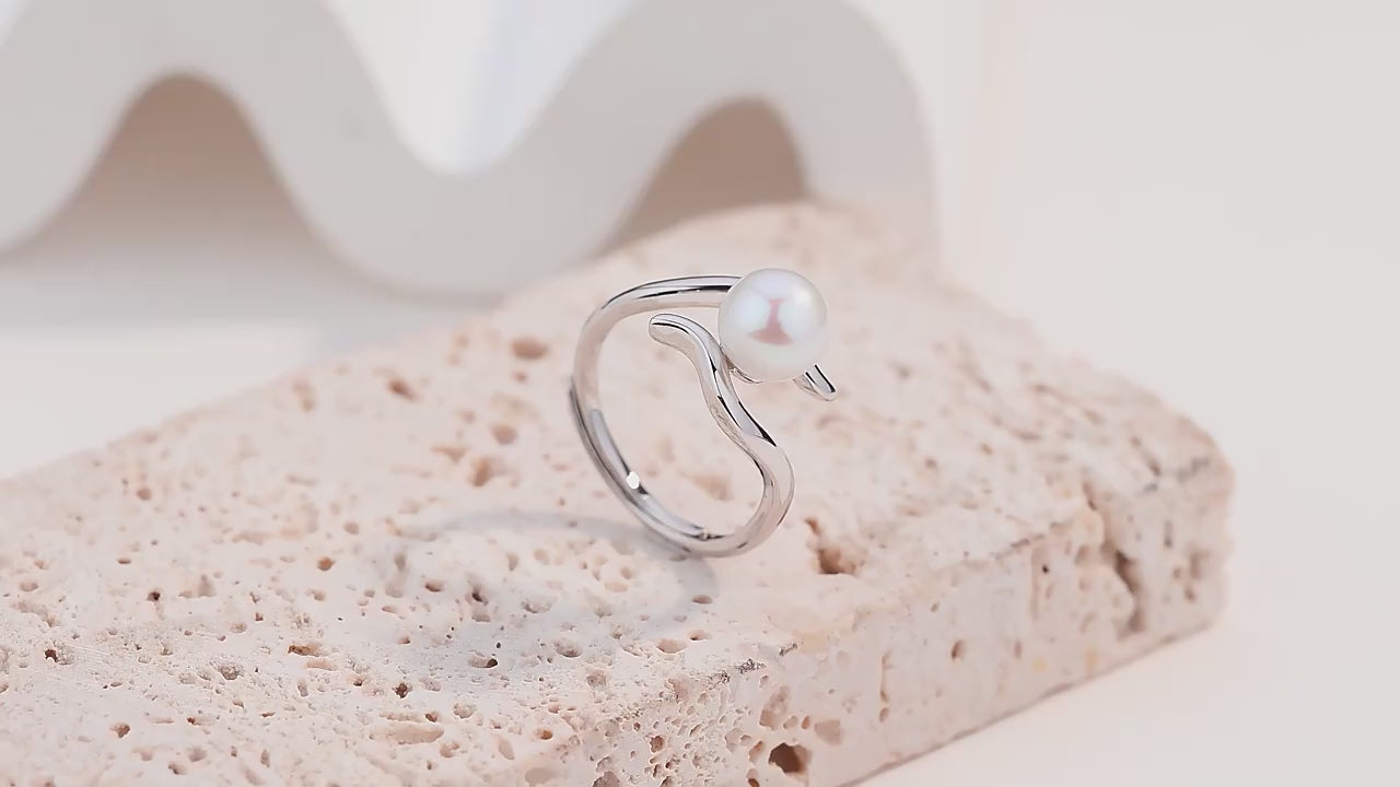 Sentiero  Silver Pearl Ring by Notteluna