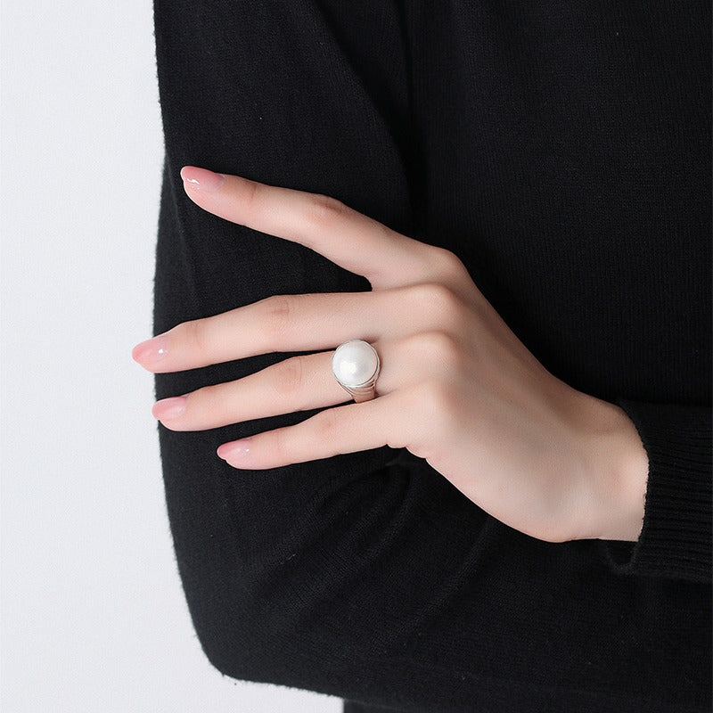 Grandi Pearl Silver Ring by Notteluna