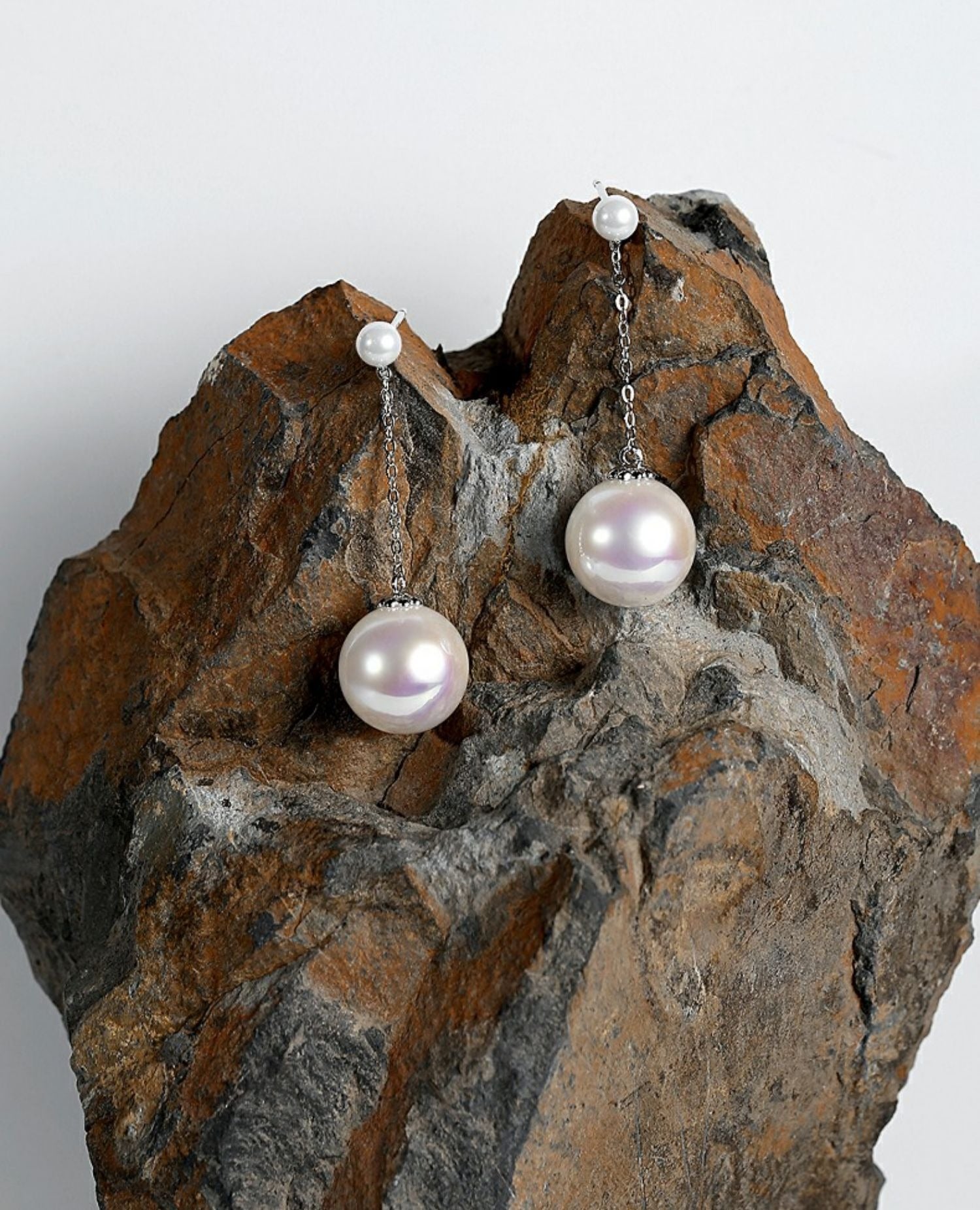 Drop-down Pearl Earring