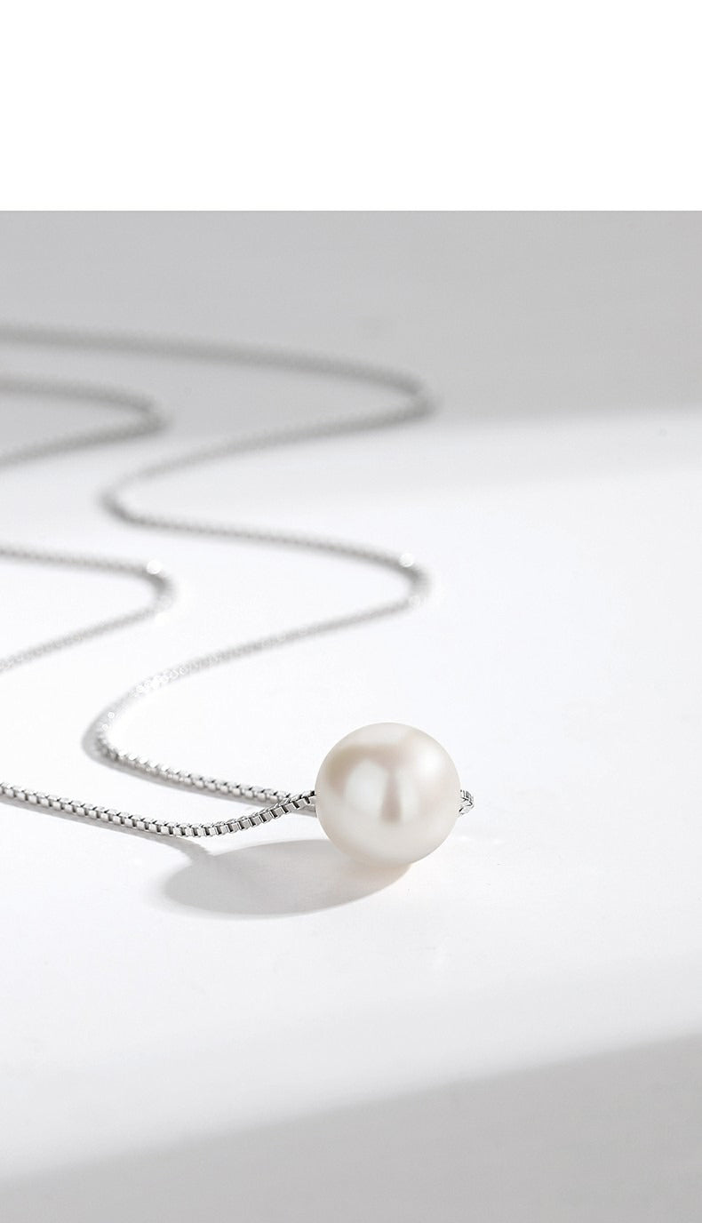 A Single Pearl Silver Necklace by Notteluna
