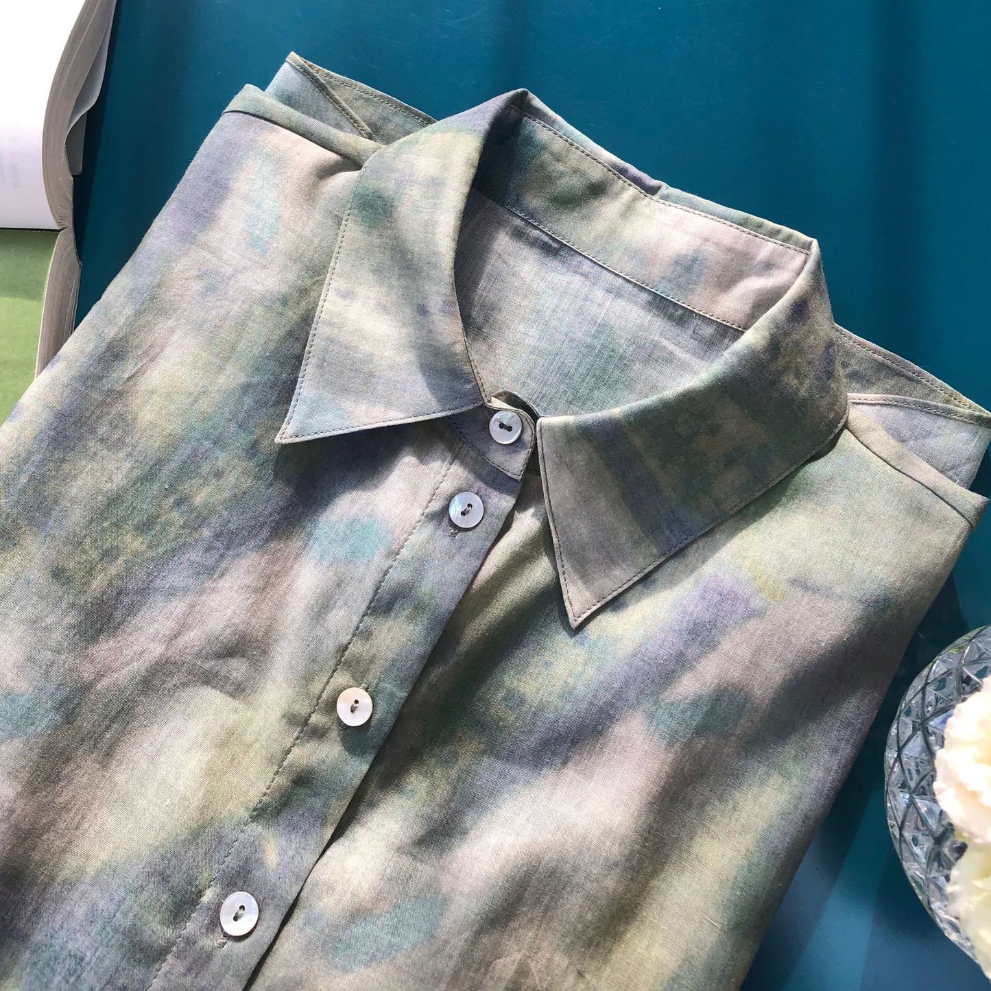 Green Ramie Loose Shirt with Classical Charm