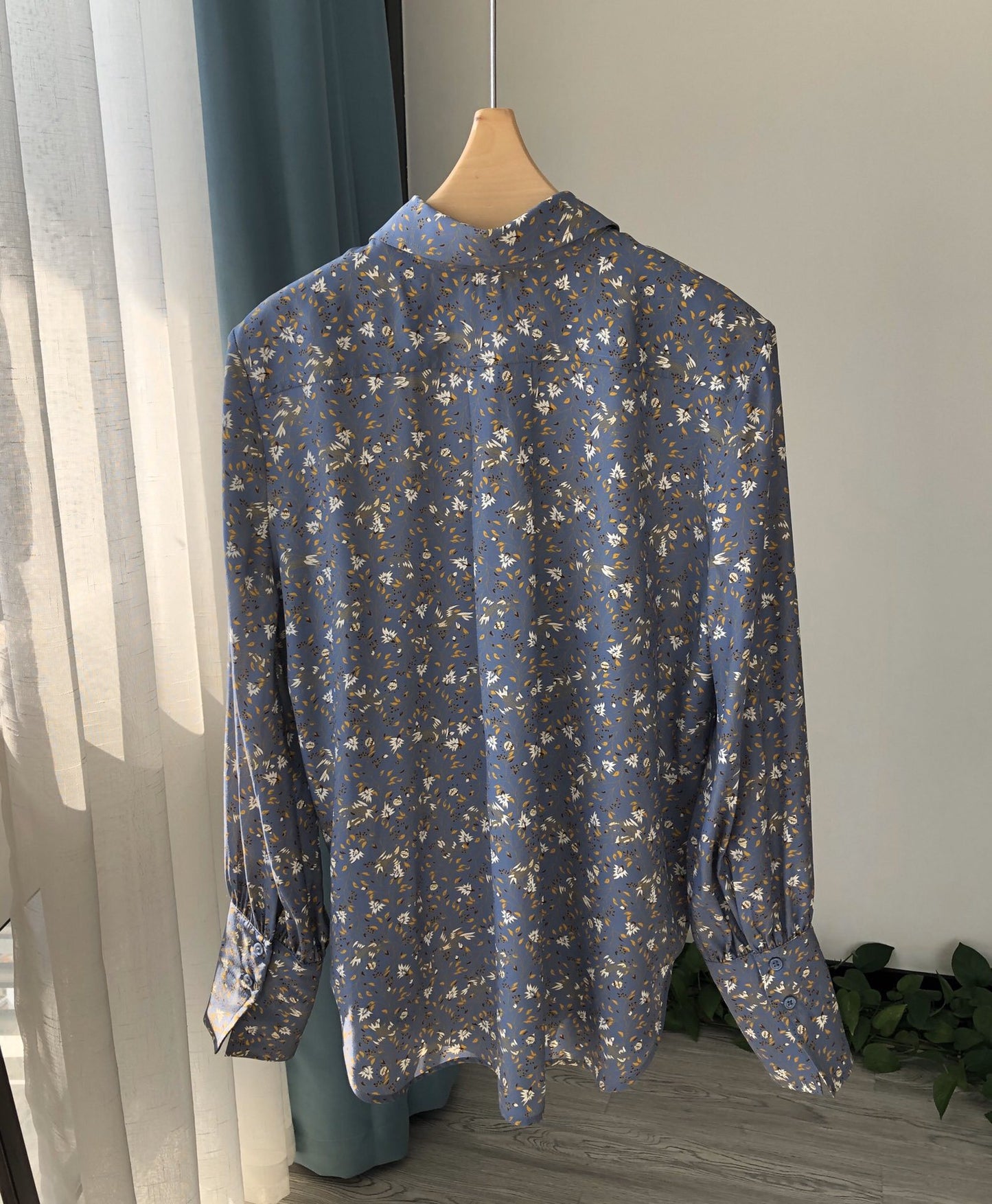 Fresh and Elegant Flower and Bird Print Heavy Satin Silk Long-Sleeved Shirt with in Gray-Blue Tone