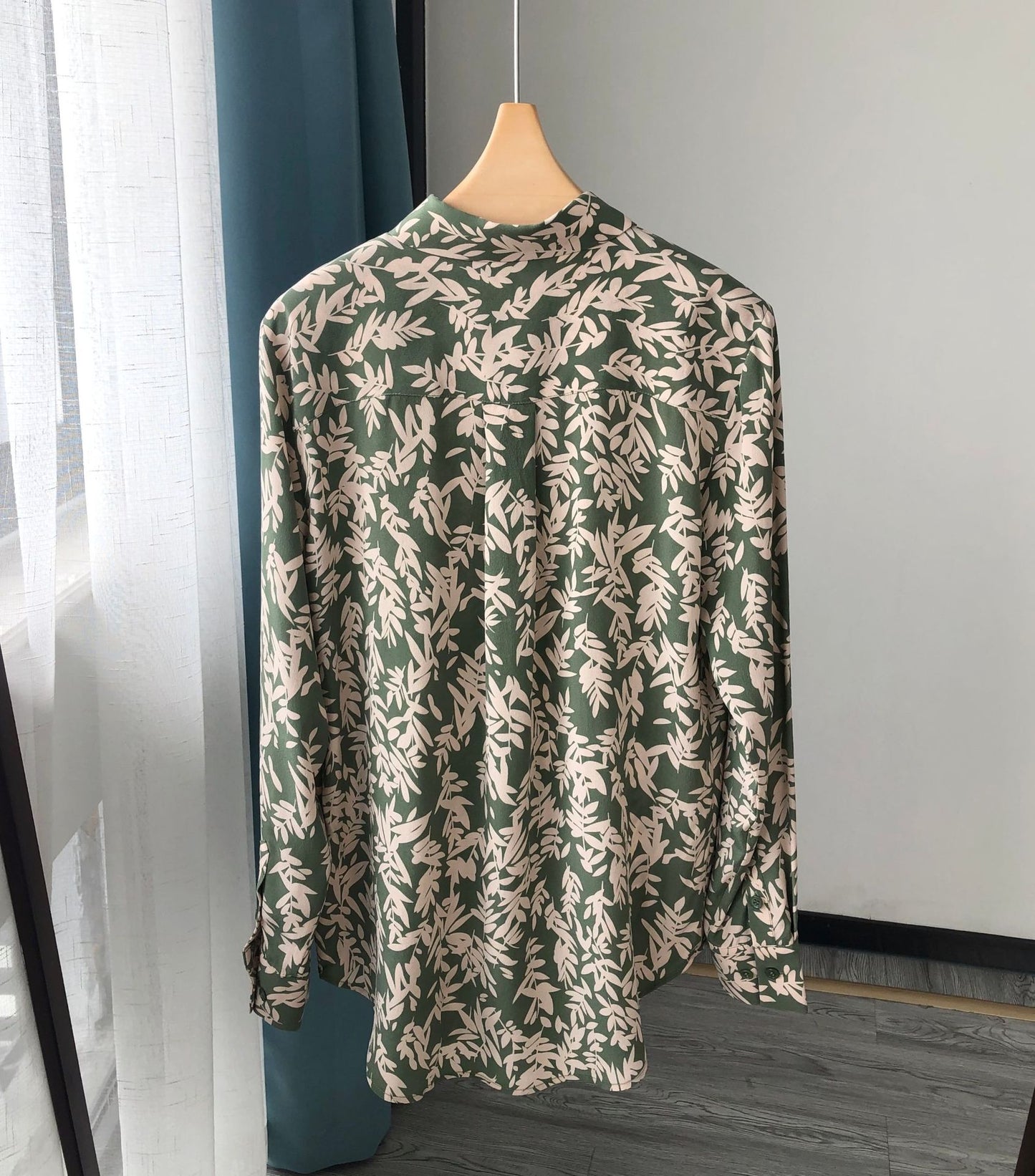 Sandwashed Silk Long-Sleeved Shirt with Fresh Bamboo Leaf Print in Southern French Style for a Leisurely and Elegant Look