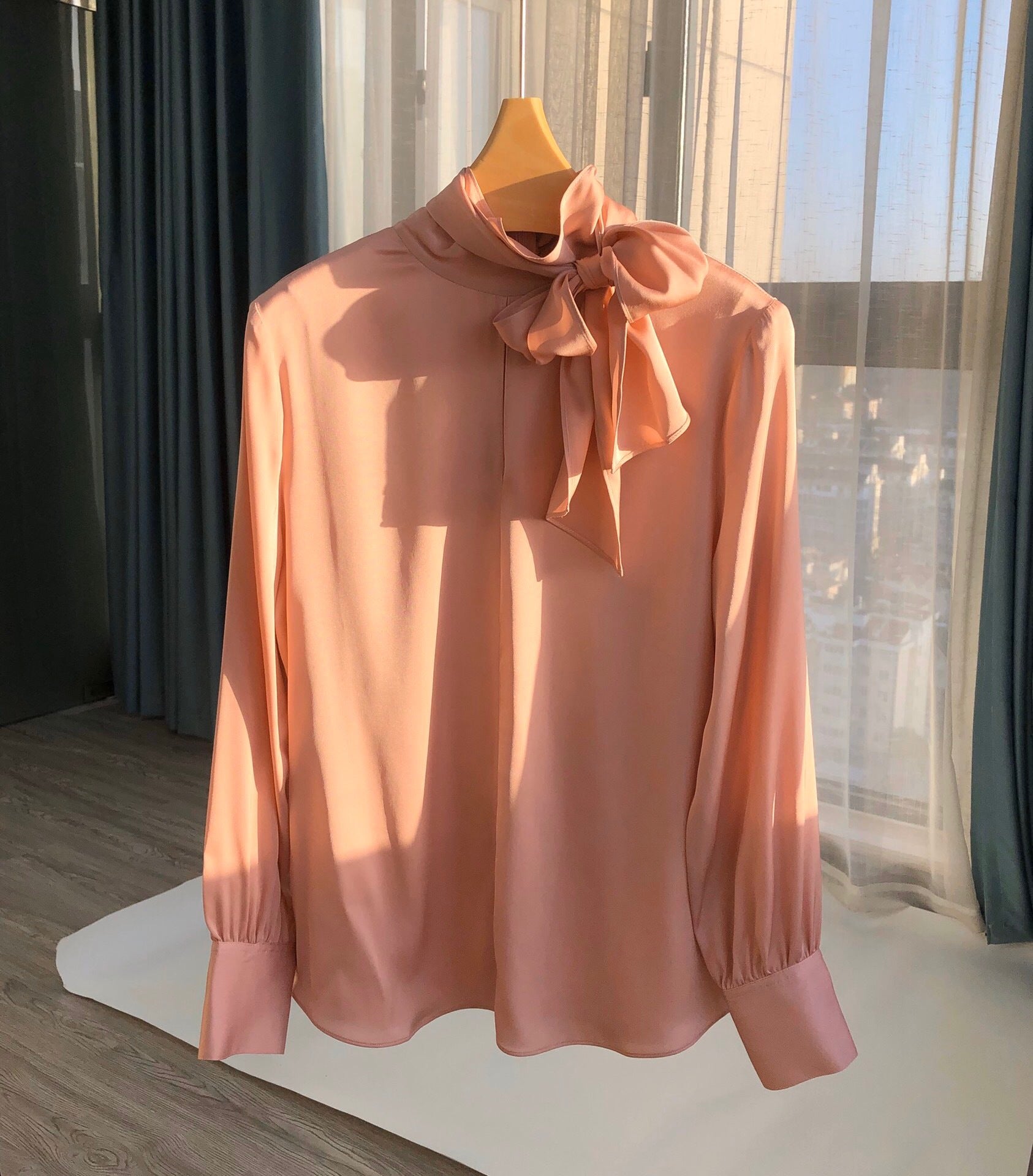 Beautiful design streamer simple and generous women's silk long-sleeved shirt