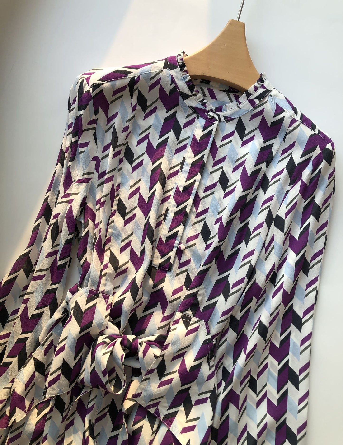 Retro Geometric Arrow Print Silk Dress Loose, Swingy, and Perfect for Spring/Summer