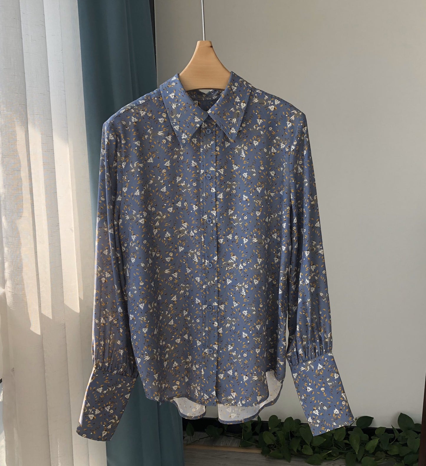 Fresh and Elegant Flower and Bird Print Heavy Satin Silk Long-Sleeved Shirt with in Gray-Blue Tone