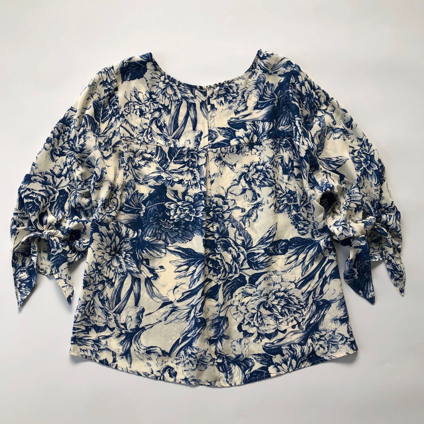 Ink Painting Silk Casual Top with Retro National Style Neck Mid-Sleeved Top