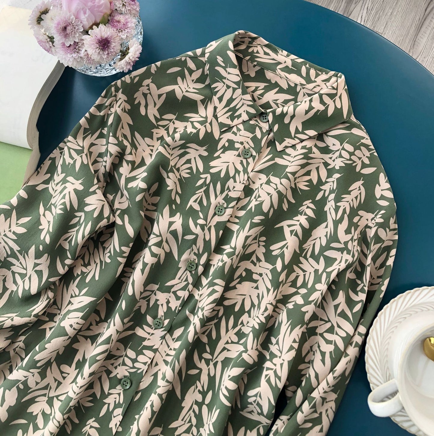 Sandwashed Silk Long-Sleeved Shirt with Fresh Bamboo Leaf Print in Southern French Style for a Leisurely and Elegant Look