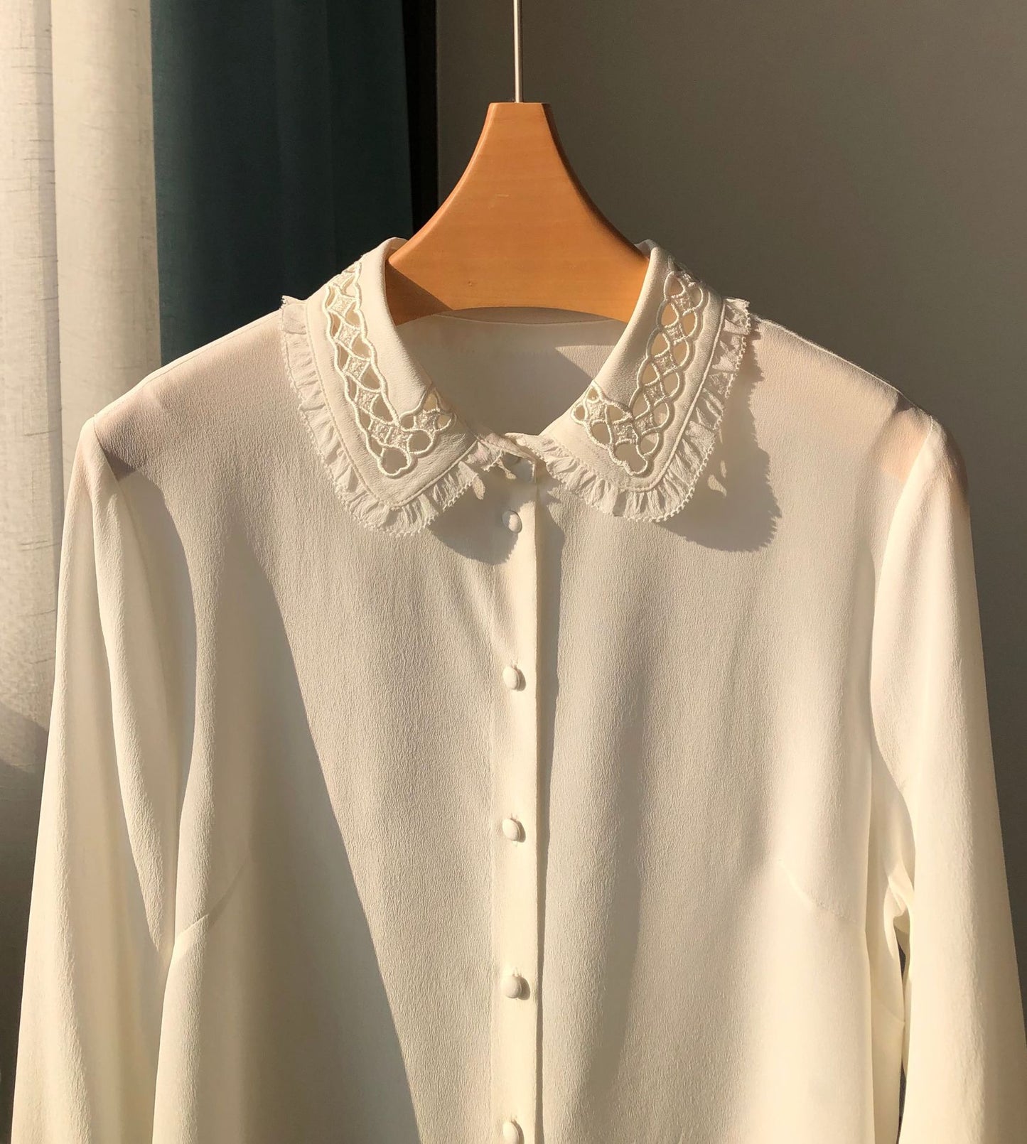 Heavy Embroidered Lace Collar Long Sleeved Soft Silk Shirt