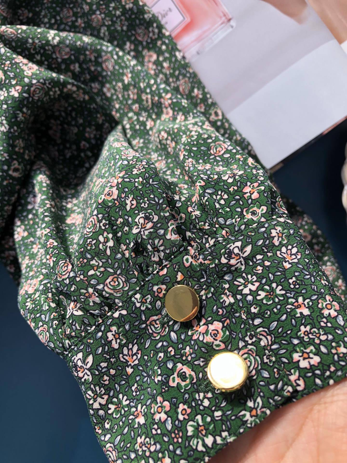 Retro Green-Flower Rhyme Silk Blouse with High Neck long-sleeved shirt